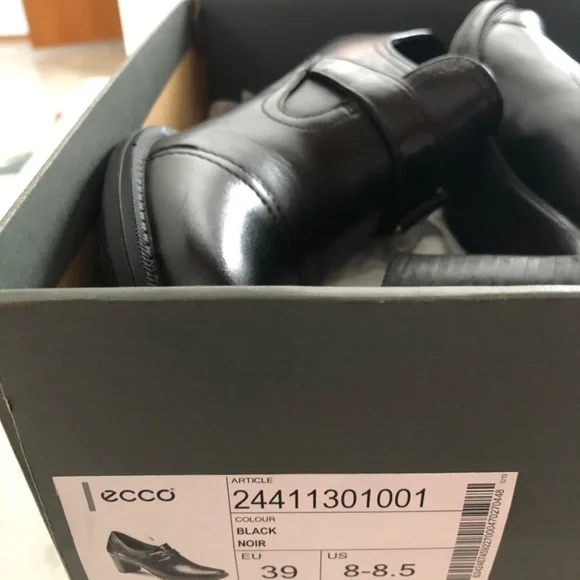 Shoes - Picture 4 of 4